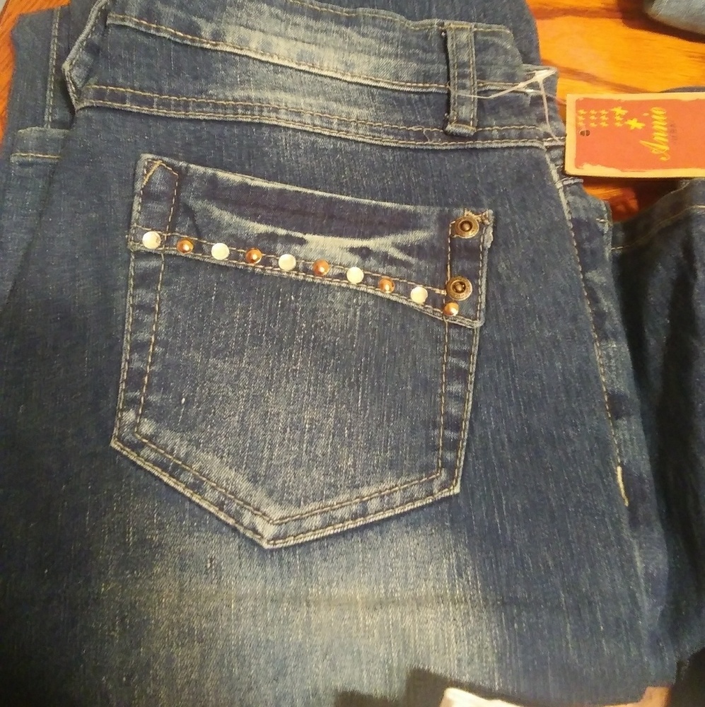 Pants size 7 is women's